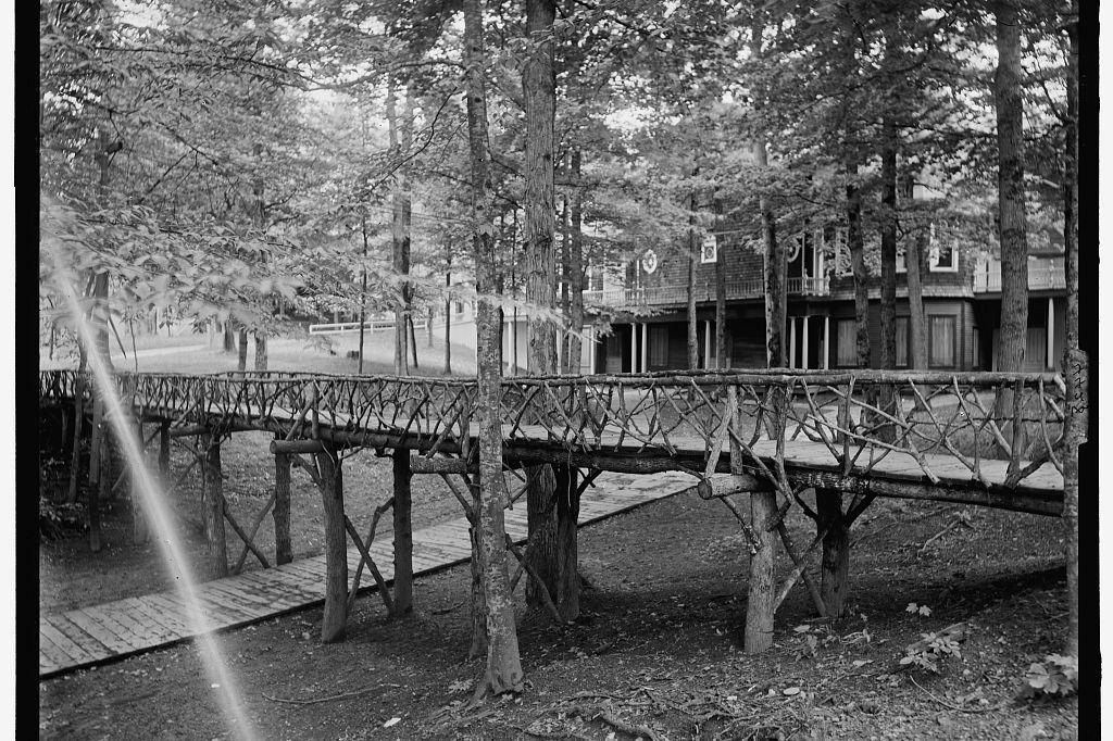 An Unnamed Bridge in New York (1890s) 