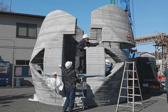 The prefabricated modules of Serendix Partners&#39; 3D-printed housing pod and put together by human workers onsite. 