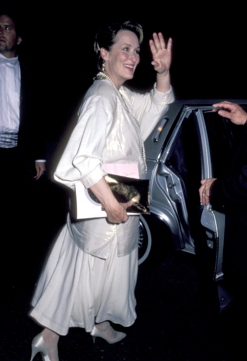 The actress wore another white ensemble for the 1986 ceremony (when she was pregnant with daughter Grace Gummer). This look was definitely a little more unconventional than a typical gown, with its flowing skirt and drop-waist tunic-style top, but it was perfectly chic.