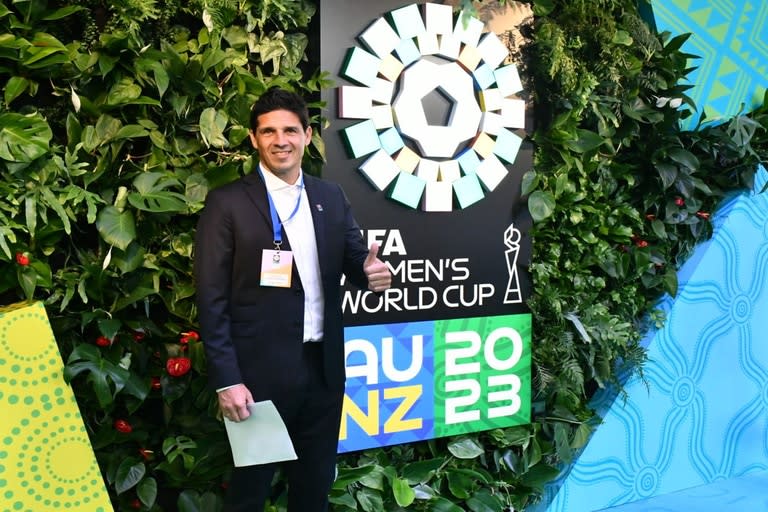 Germán Portanova, DT de la selección argentina de fútbol femenino, en el sorteo del Mundial 