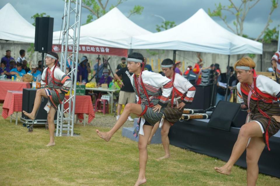 新竹市一年一度的原住民族聯合祭典，三十日在那魯灣文化聚落登場。(記者曾芳蘭攝)