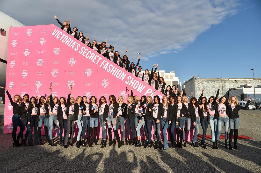 Victoria's Secret Angels land in Paris for sexy holiday photo shoot – New  York Daily News