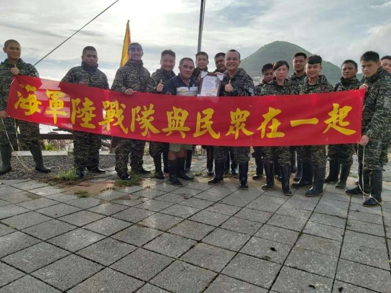 20190903-海軍各單位著軍服在各地投入公益活動。（海軍司令部提供）