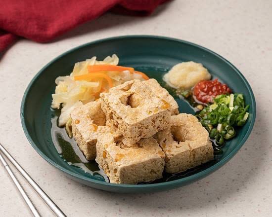 不能錯過的招牌臭豆腐，外酥內軟讓人回味無窮！ (圖/文山堂風味小火鍋提供)