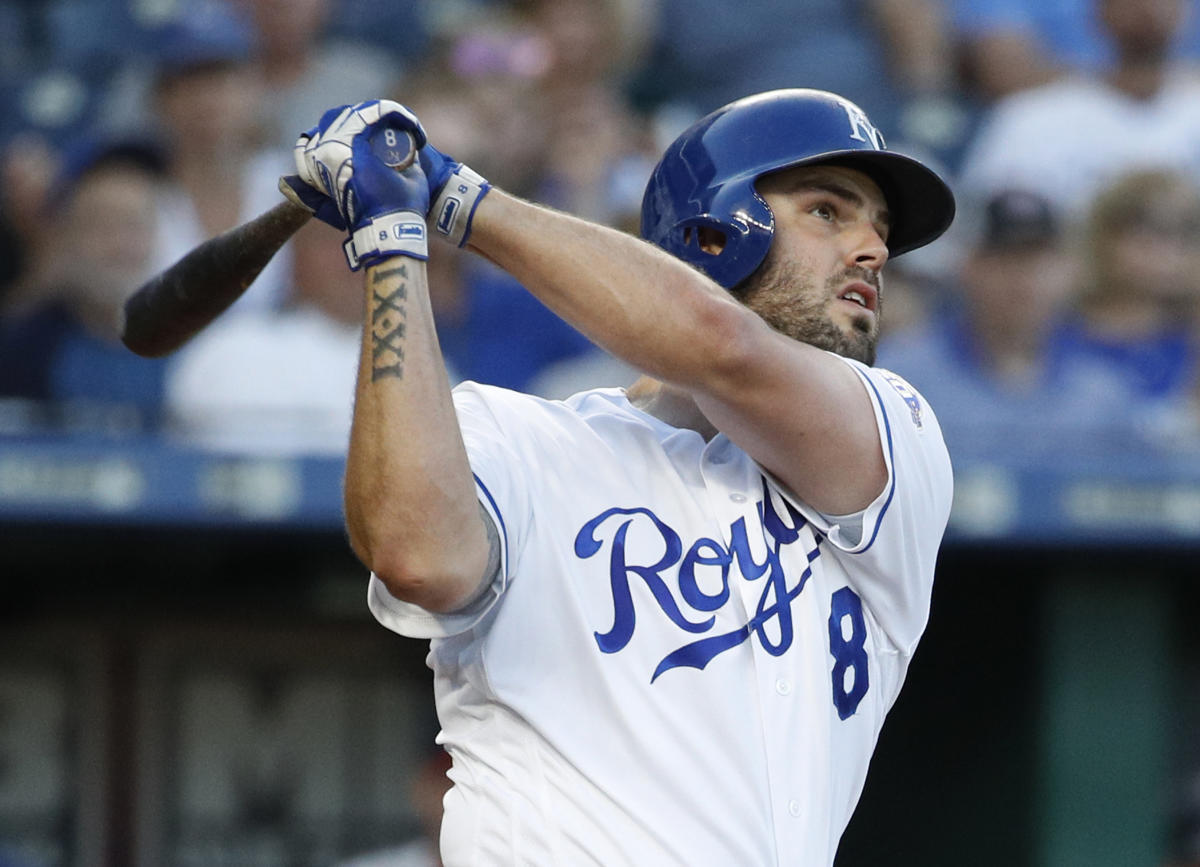 Brewers strengthen lineup with trade for Royals slugger Mike Moustakas