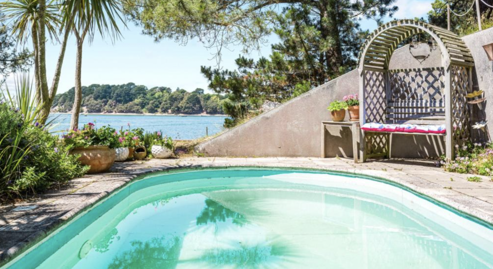 This property in the Sandbanks Peninsula features a 270 degree views over Poole Harbour and Brownsea island. Photo: Rightmove 