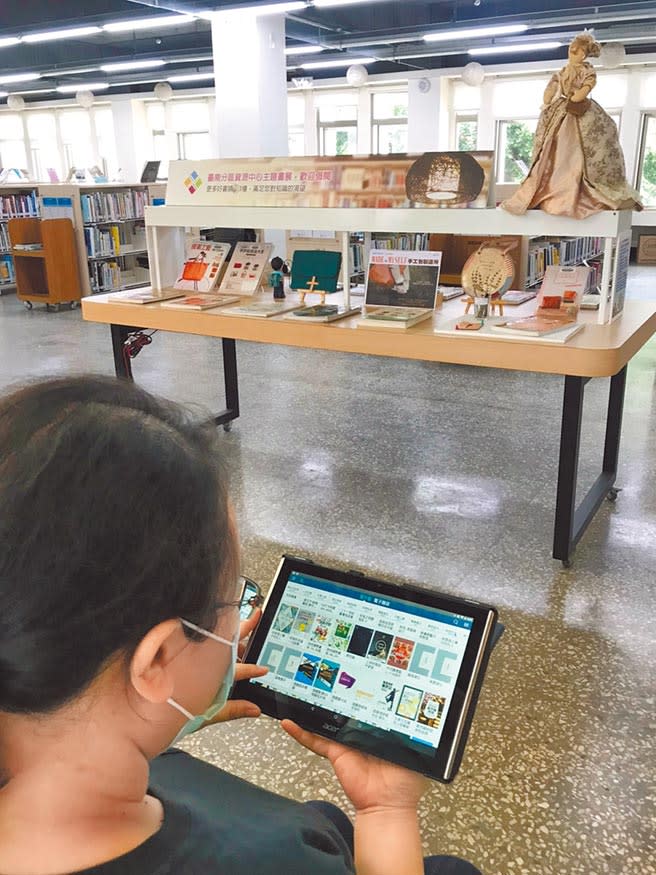 各地方圖書館提供的電子書，借閱人次持續成長。（本報資料照片）