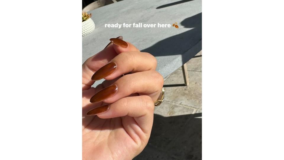 Her stunning nails ooze autumn-chic