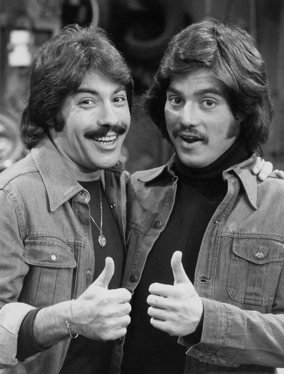 Tony Orlando and Freddie Prinze with their thumbs up.