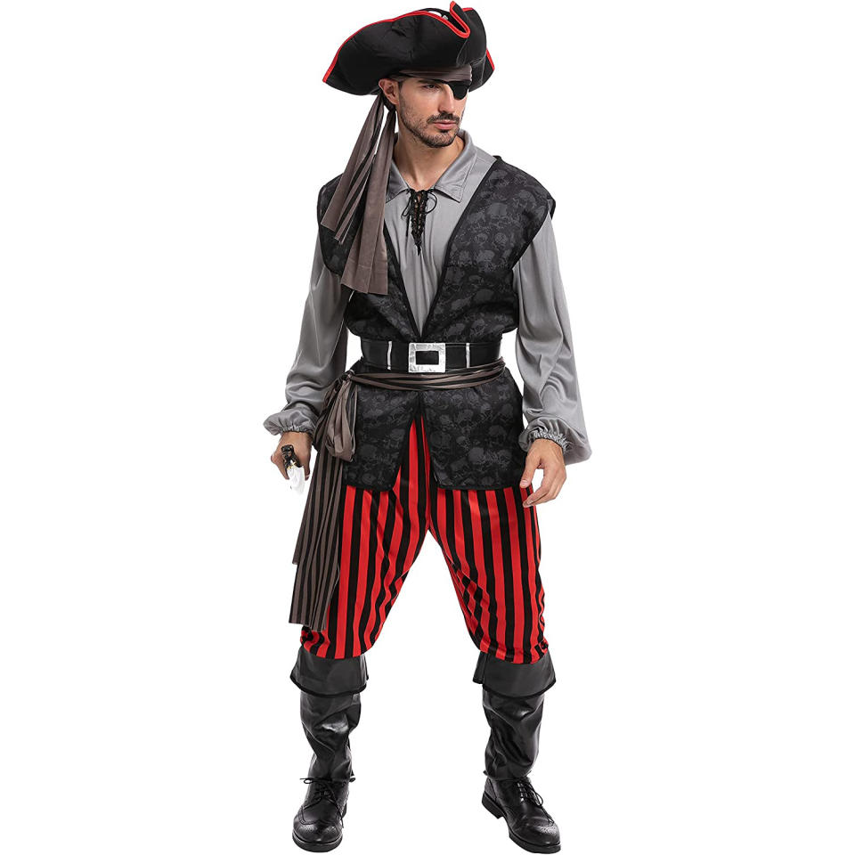 men's pirate Halloween costume