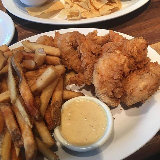 Cheddar's Scratch Kitchen: Chicken Tender Platter