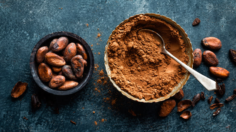 cocoa powder with cacao nibs and shells