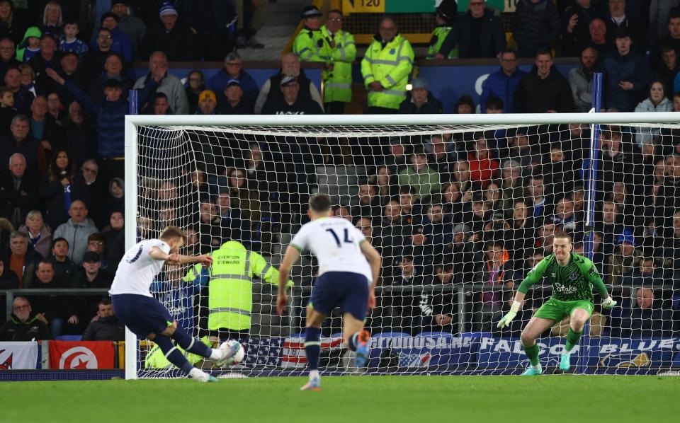 Kane penalty - Reuters/Carl Recine