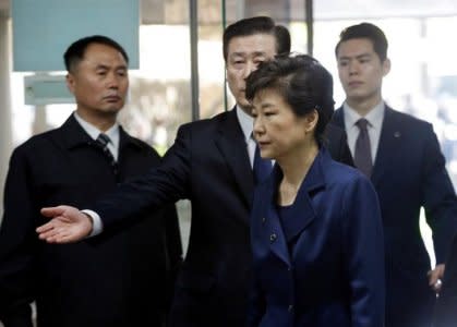 Ousted South Korean President Park Geun-hye arrives for questioning on her arrest warrant at the Seoul Central District Court in Seoul, South Korea, Thursday, March 30, 2017. REUTERS/Ahn Young-Joon/Pool