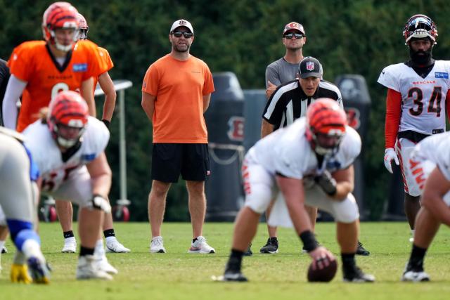 Houston, TX, USA. 22nd Aug, 2015. Denver Broncos quarterback Peyton Manning  (18) talks with quarterbacks coach Brian Callahan during a timeout during  the NFL preseason game between the Houston Texans and the