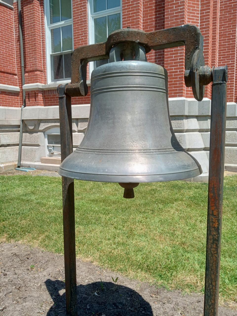 The Wayne County Courthouse bell, displayed on the front lawn of the county seat in Honesdale, is thought to have been first used in the 1843 wooden courthouse. The current red brick courthouse was finished in 1880. The bell is still rung at certain ceremonies.