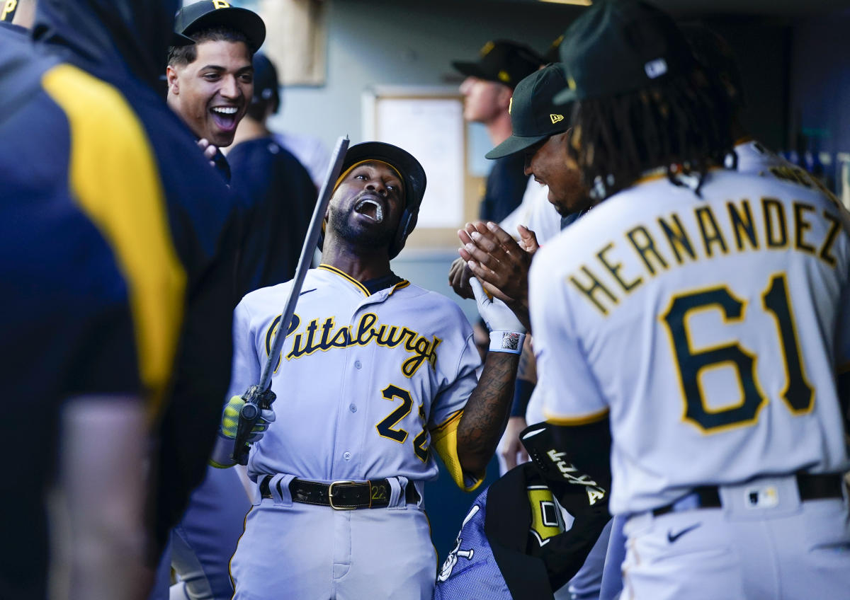 McCutchen sparks record-tying home run barrage as Pirates sink