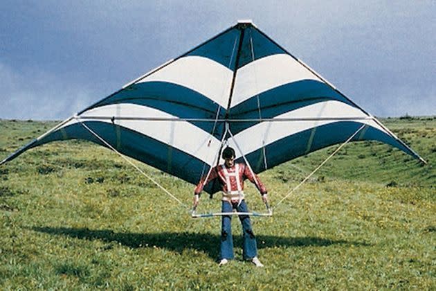 <p>Bertrand Piccard en deltaplane à 16 ans, en 1974.</p>