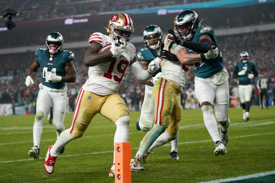 San Francisco 49ers wide receiver Deebo Samuel (19) scores a touchdown on a run against the Philadelphia Eagles during the second half of an NFL football game, Sunday, Dec. 3, 2023, in Philadelphia.(AP Photo/Matt Slocum)