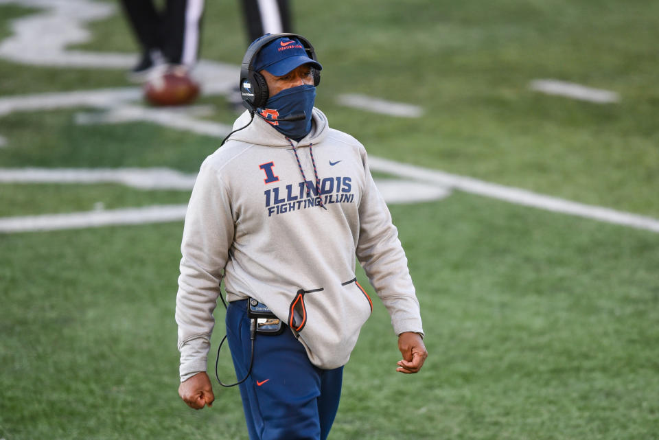 CHAMPAIGN, IL - DECEMBER 05: Illinois head coach Lovie Smith during a college football game between the Iowa Hawkeyes and Illinois Fighting Illini on December 5, 2020 at Memorial Stadium in Champaign, Ill (Photo by James Black/Icon Sportswire via Getty Images)