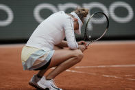 Amanda Anisimova of the U.S. reacts after missing a shot against Canada's Leylah Fernandez during their fourth round match at the French Open tennis tournament in Roland Garros stadium in Paris, France, Sunday, May 29, 2022. (AP Photo/Thibault Camus)