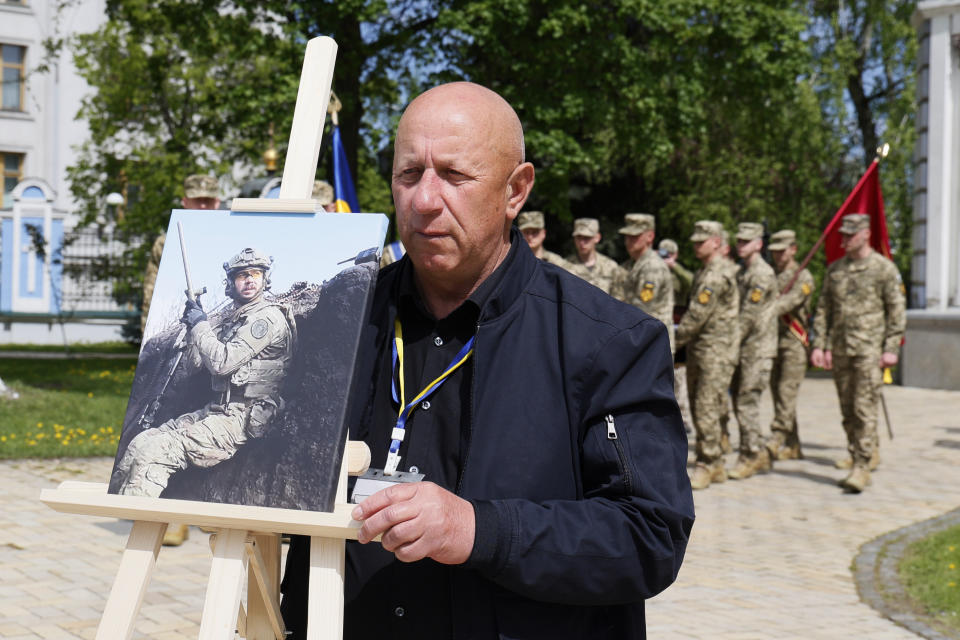 A man carries a portrait of U.S. volunteer soldier Christopher James Campbell during a farewell ceremony in Kyiv, Ukraine, Friday, May 5, 2023. Campbell was a member of the International Legion and ex-soldier of the U.S. 82nd Airborne Division. He recently died in Bakhmut during fightings against Russian forces. (AP photo/Alex Babenko)