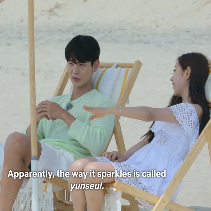 Shin Seul-ki tells Jong-woo that the ocean sparkling is called yunseul