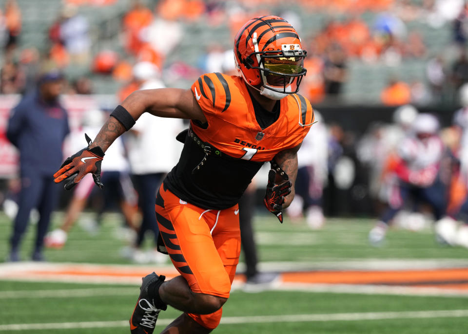 CINCINNATI, OHIO - 08 DE SETEMBRO: O wide receiver do Cincinnati Bengals, Ja'Marr Chase #1, se aquece antes do jogo contra o New England Patriots no Paycor Stadium em 08 de setembro de 2024 em Cincinnati, Ohio. (Foto de Jason Mowry/Getty Images)