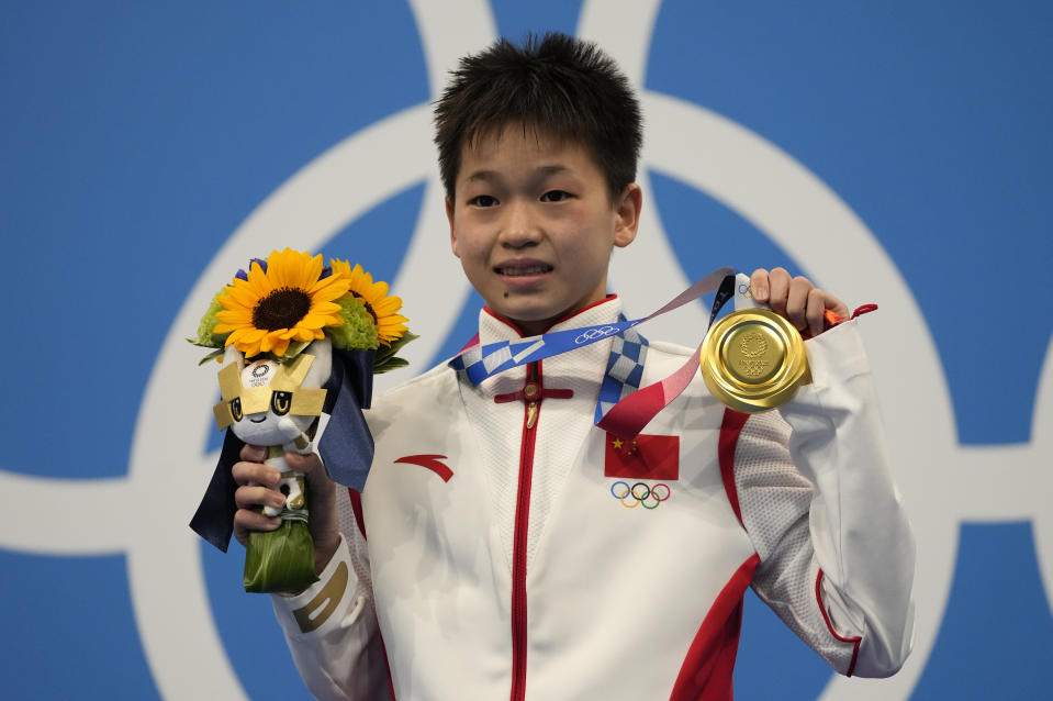 Quan Hongchan of China pose for a photo after winning gold medal in women's diving 10m platform final at the Tokyo Aquatics Centre at the 2020 Summer Olympics, Thursday, Aug. 5, 2021, in Tokyo, Japan. (AP Photo/Dmitri Lovetsky)