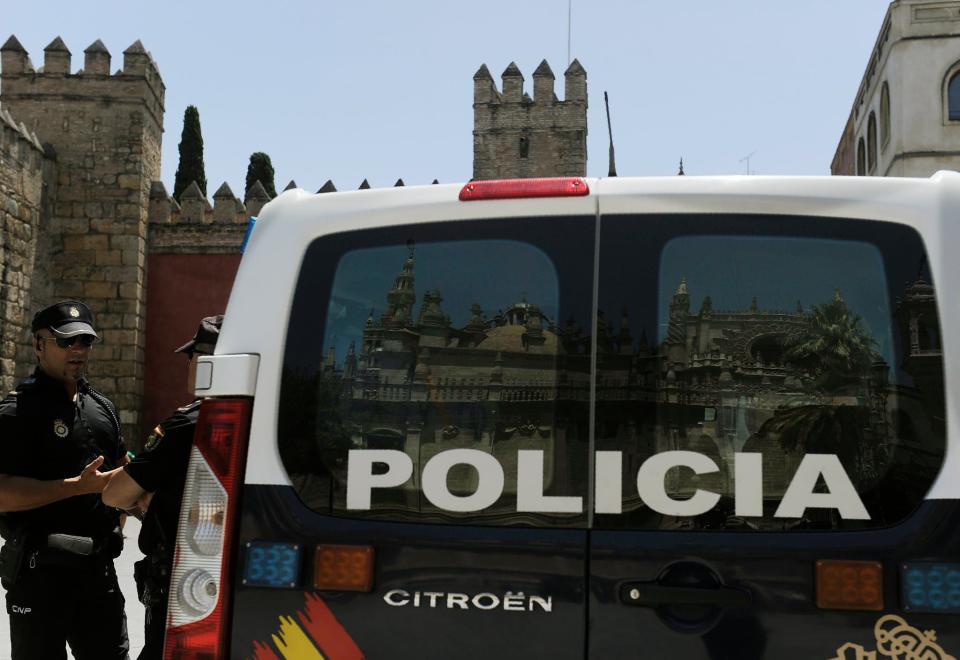 Des policiers devant l'Alcazar de Séville, en 2016. (photo d'illustration) - Cristina Quicler - AFP 