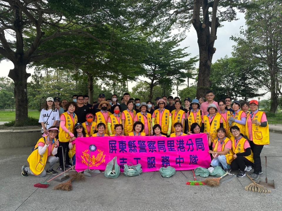 里港警分局淨園活動 歡慶警察節 圖/分局提供