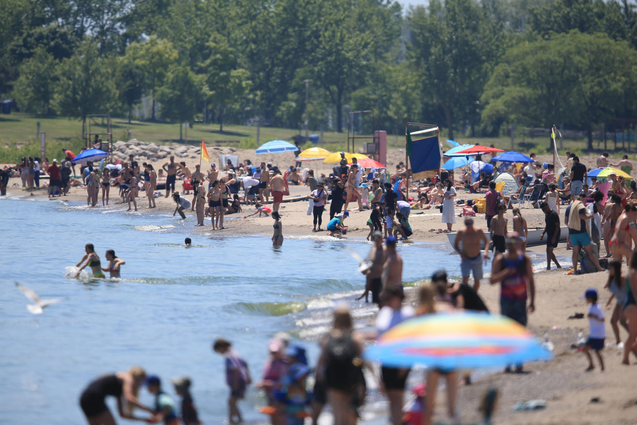 heat stroke and heat exhaustion smptoms Temperatures are expected to go up across Canada this week. (R.J. Johnston/Toronto Star via Getty Images)