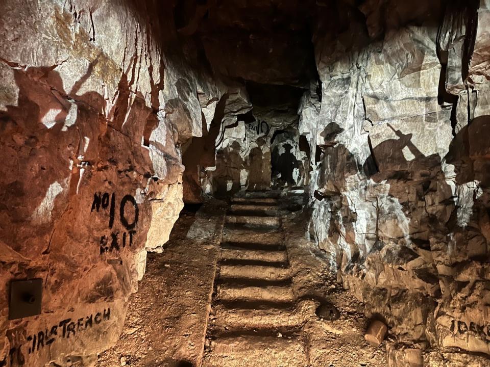 Silhouettes of soldiers at Carrières Wellington (Chrissie McClatchie)