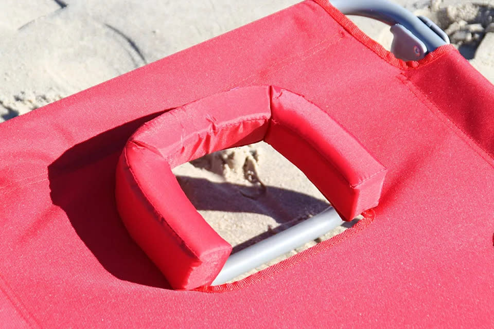 Beach reading has never been so comfortable. (Photo: Amazon)