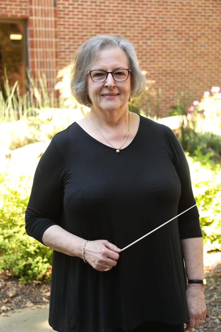 music-teacher-gave-to-her-students-to-the-very-end-now-kathy-yeater-is
