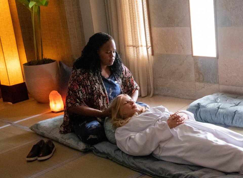 natasha rothwell, jennifer coolidge, the white lotus season 1