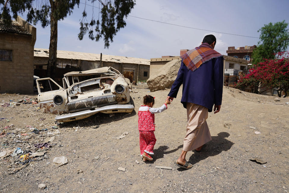 Walking through a Sana’a slum