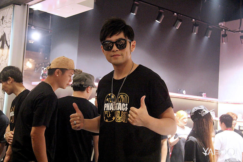 Jay Chou gives a thumbs up to Yahoo Singapore at the opening of PHANTACi Singapore.  (Photo: Elizabeth Tong/ Yahoo Singapore)