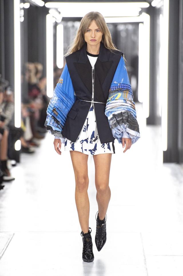 Nicolas Ghesquière travels back to the 19th century for Louis Vuitton SS22  - HIGHXTAR.