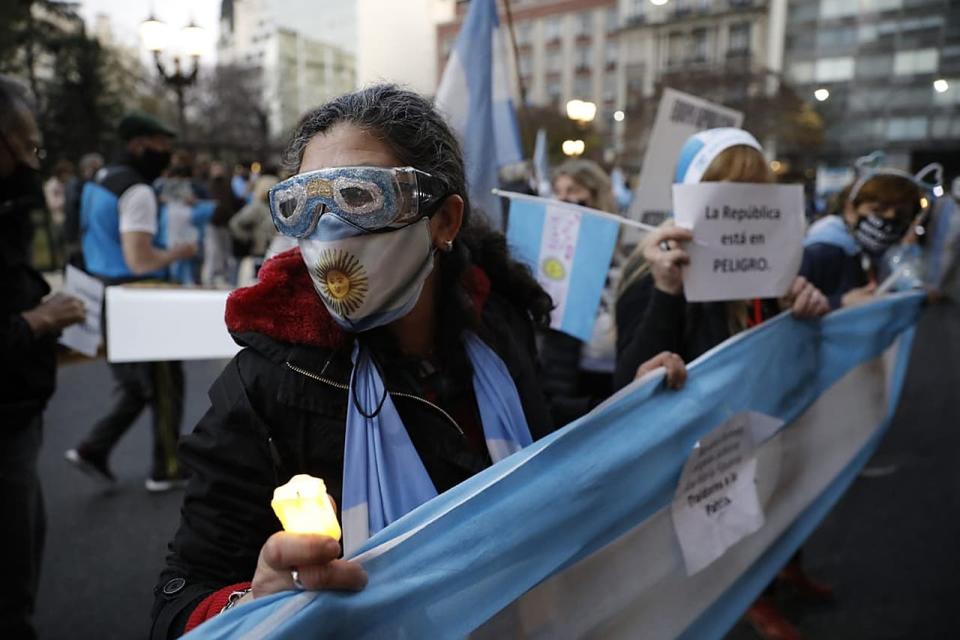 Marcha de las antorchas frente al Palacio de Tribunales en defensa de la independencia judicial