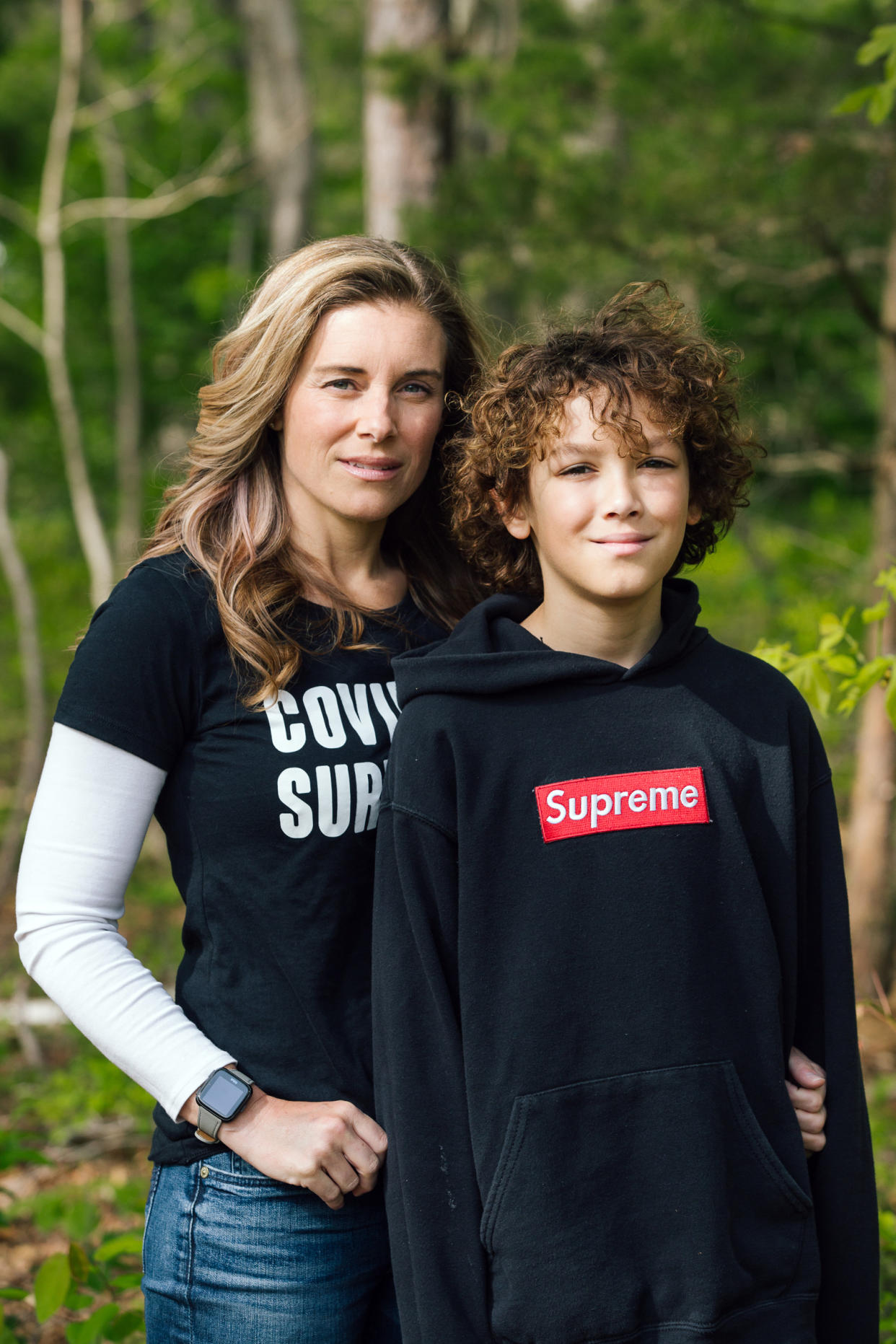 Elizabeth Martucci y su hijo, Marcus, quienes sobrevivieron a la COVID-19, en su casa en Cape May Court House, Nueva Jersey, el 14 de mayo de 2019. (Michelle Gustafson/The New York Times)