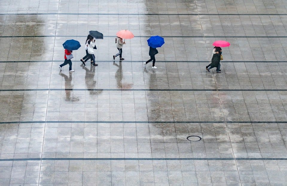 今（12）日西南風持續影響，苗栗以南地區不定時有短暫陣雨或雷雨。（示意圖／翻攝自pixabay）