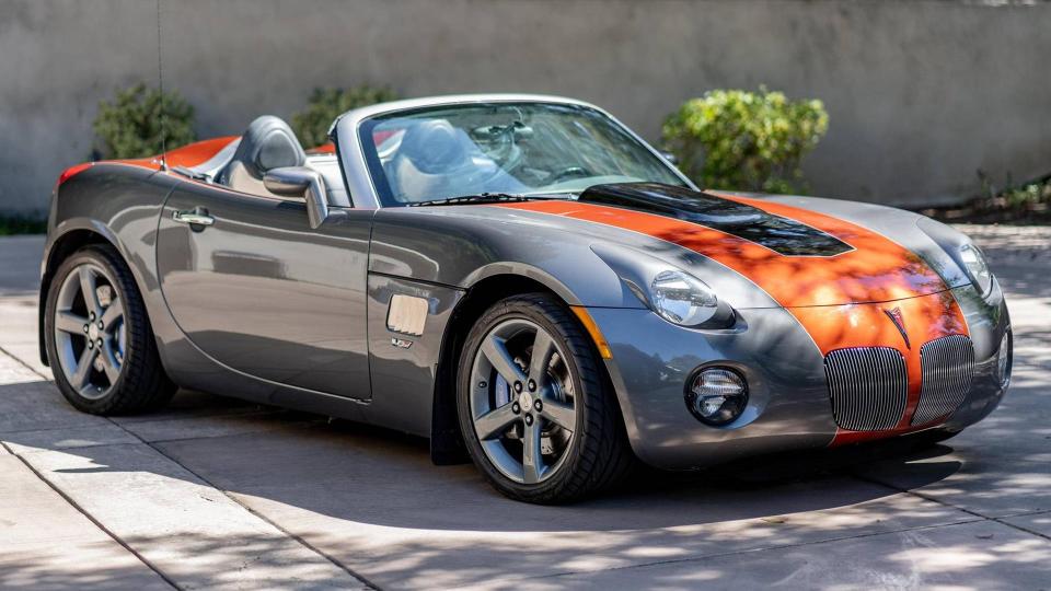 2006 Pontiac Solstice With Supercharged V8 Swap Is an Absolute Burnout Machine photo