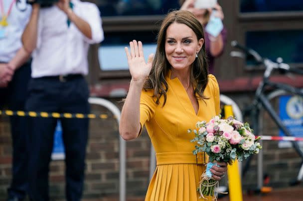 PHOTO: Kate, Princess of Wales, leaves after a visit to Royal Surrey County Hospital Maternity Unit, in Guilford, England, Oct. 5, 2022. (Alberto Pezzali/AP)