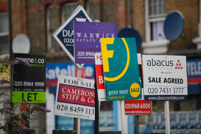 UK house prices surge to record average £284,000