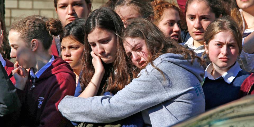 pittsburgh synagogue shooting mourners