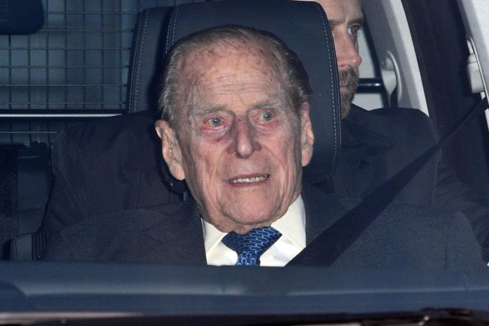 Queen Elizabeth Drives Without Seatbelt After Prince Philip's Crash