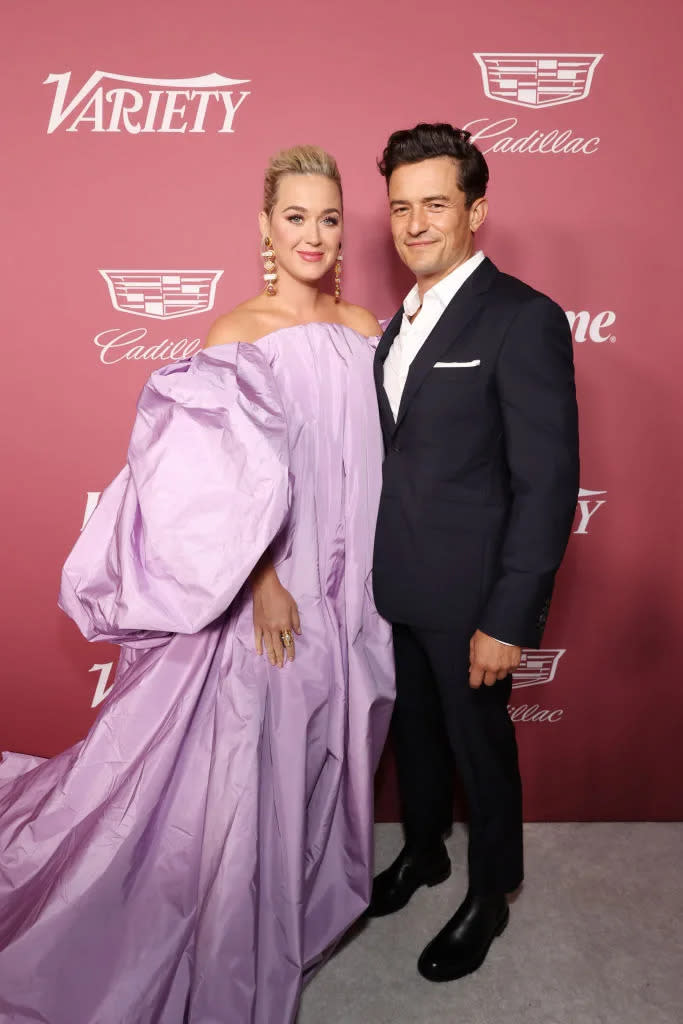 Katy Perry bezeichnete Orlando Bloom als ihren „Helden“, nachdem er ihr Korsett gelockert hatte, als sie bei der Variety's Power of Women im September 2021 ein Mode-Malheur erlitt. (Getty Images)