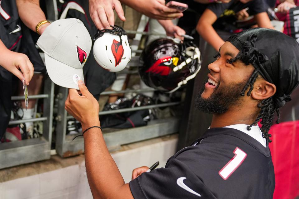 Arizona Cardinals quarterback Kyler Murray came to the rescue of a young fan who had his jersey taken.