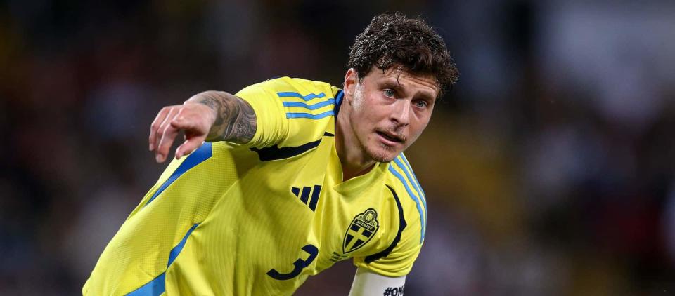 Everton eye up Victor Lindelof as Jarrad Branthwaite replacement